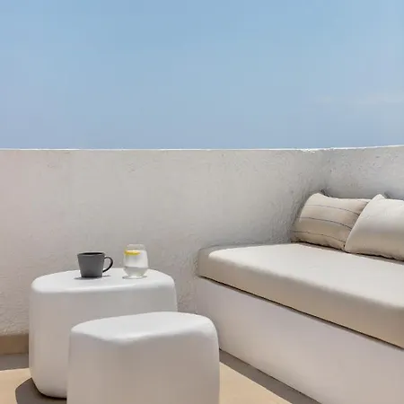 Voca & Kamari (Santorini)