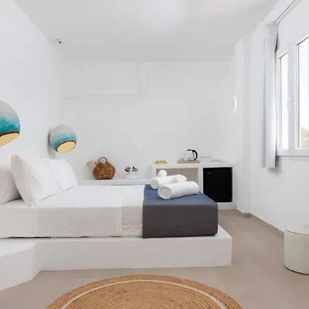 Voca & 4* Kamari (Santorini)