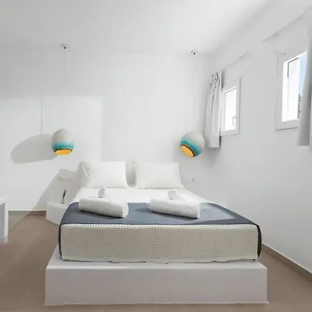 Voca & Hotell Kamári