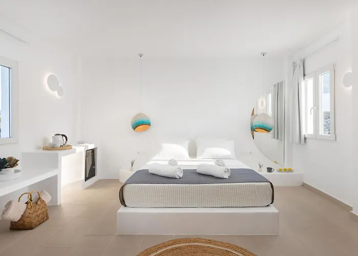 Voca & Hotel Kamari (Santorini)