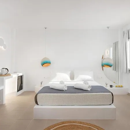 Voca & Hotel Kamári